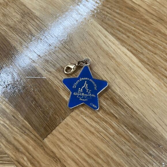 Disney Pluto Where Dreams Come True Metallic Multipurpose Charm Penny Size Small - Picture 2 of 2